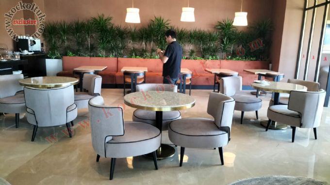 Hakiki Deri İle Donatılan Restoran Masaları Ve Sandalyeler: Konfor Ve Şıklık Bir Arada