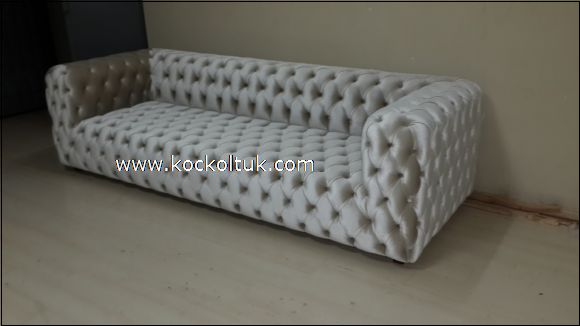 her tarafı kapitone chester koltuk